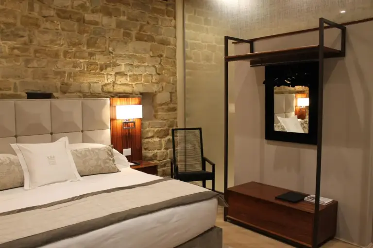 Esquina del dormitorio en Donati Luxury Tower Suites en Florencia