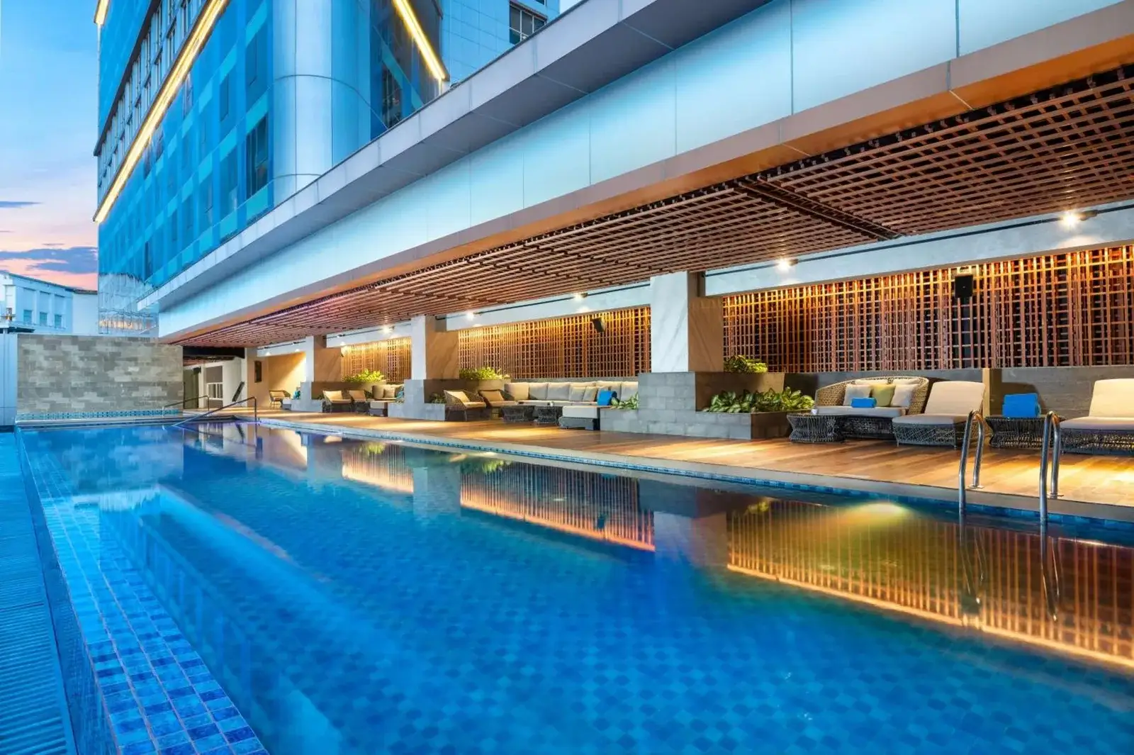 DoubleTree by Hilton Surabaya swimming pool area