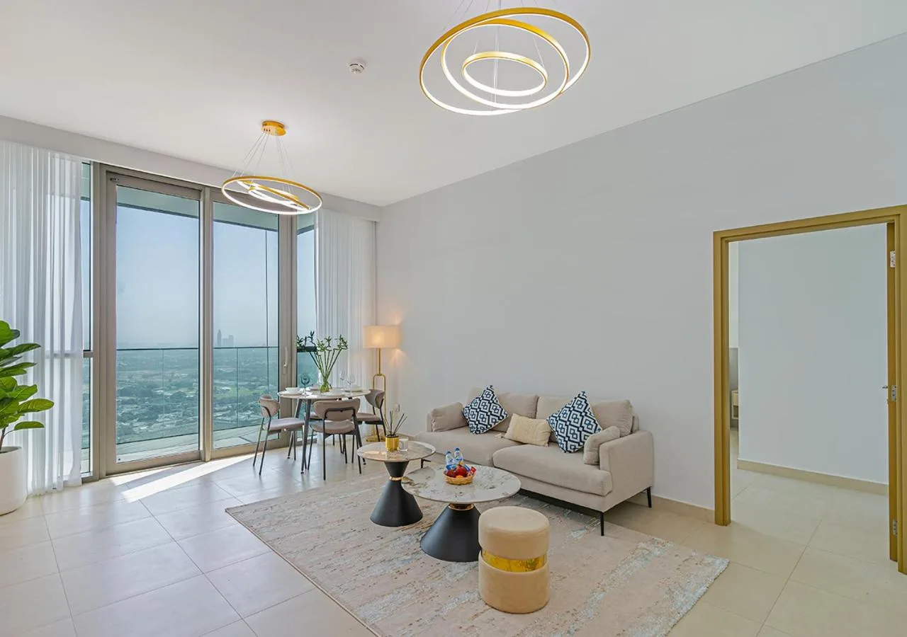 Helles Wohnzimmer von Downtown Views 4702 mit Stadtblick