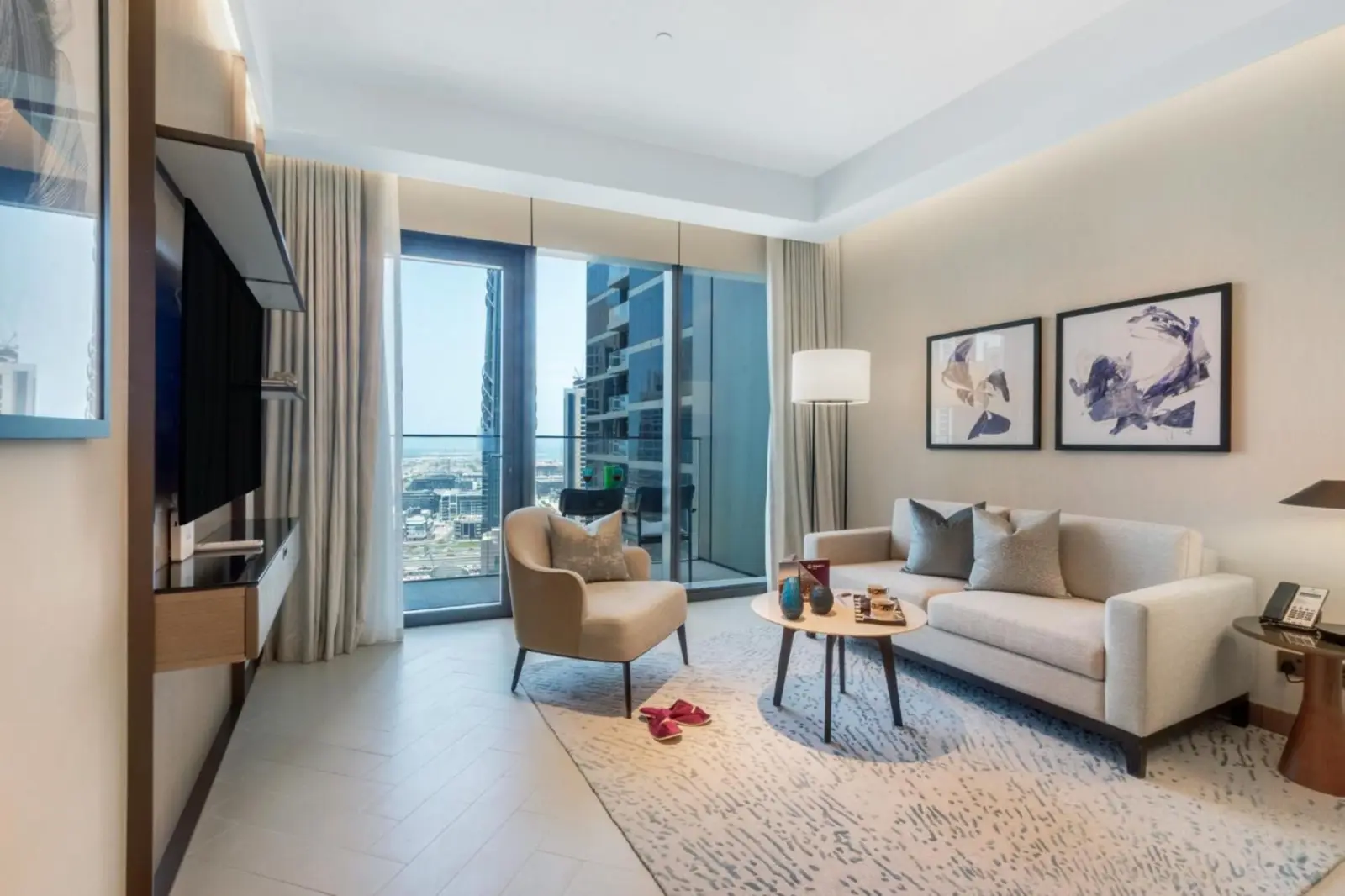 Sala de estar en una suite de Dream Inn - Address Dubai Opera Residences