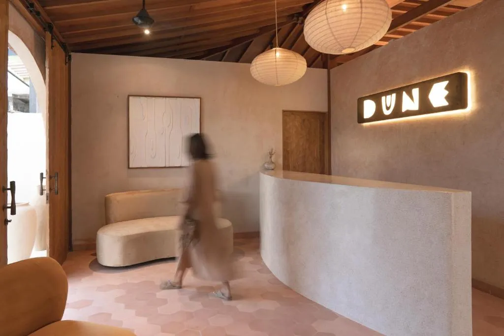 Guest walking by the reception at Dune Seseh