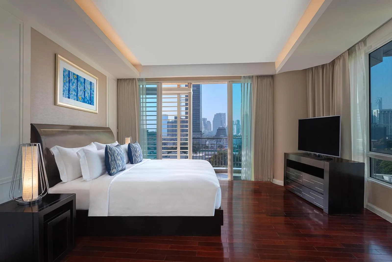 Chambre deluxe spacieuse du Dusit Suites Hotel Ratchadamri, Bangkok