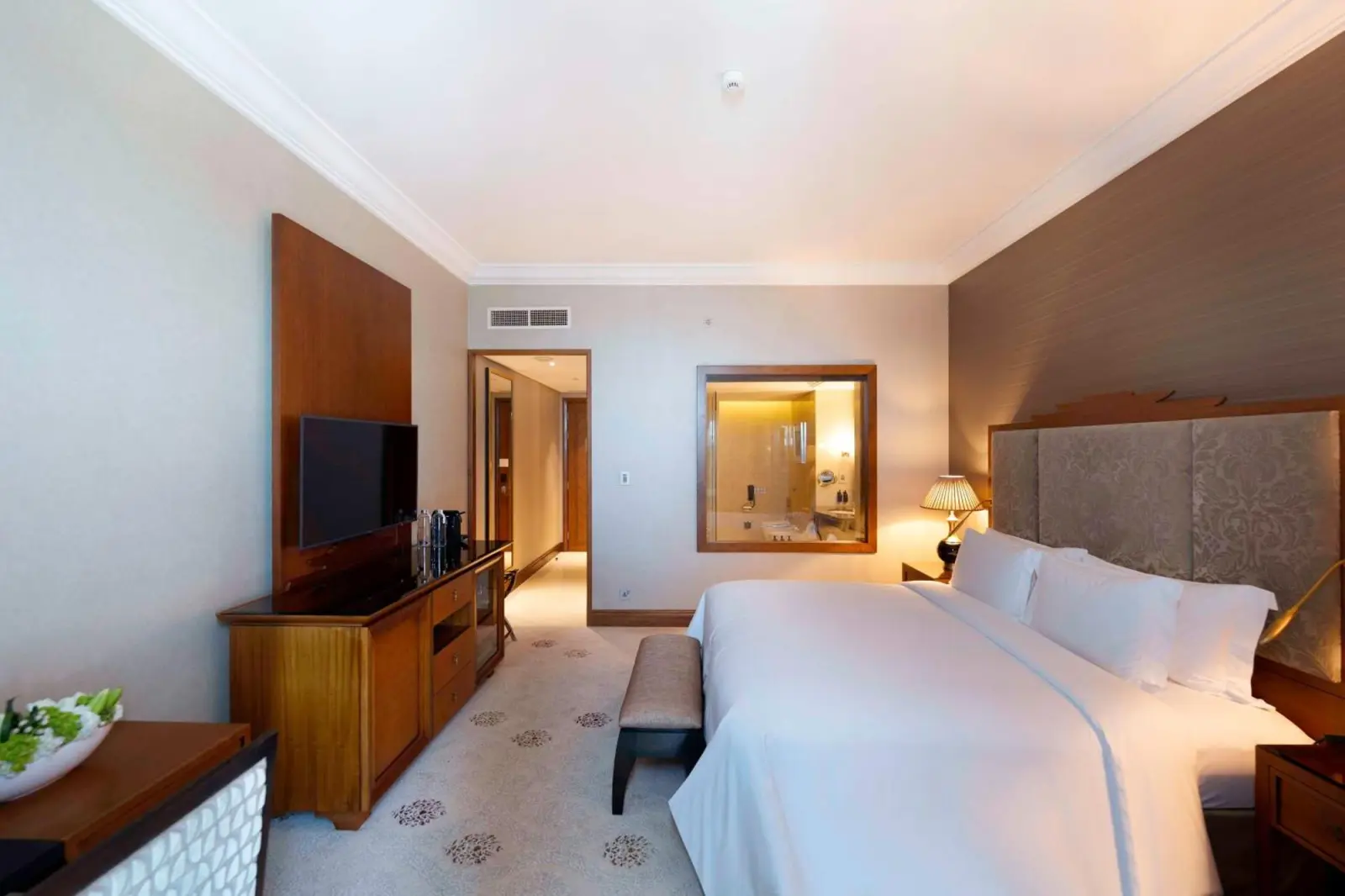 Dusit Thani Abu Dhabi executive suite interior