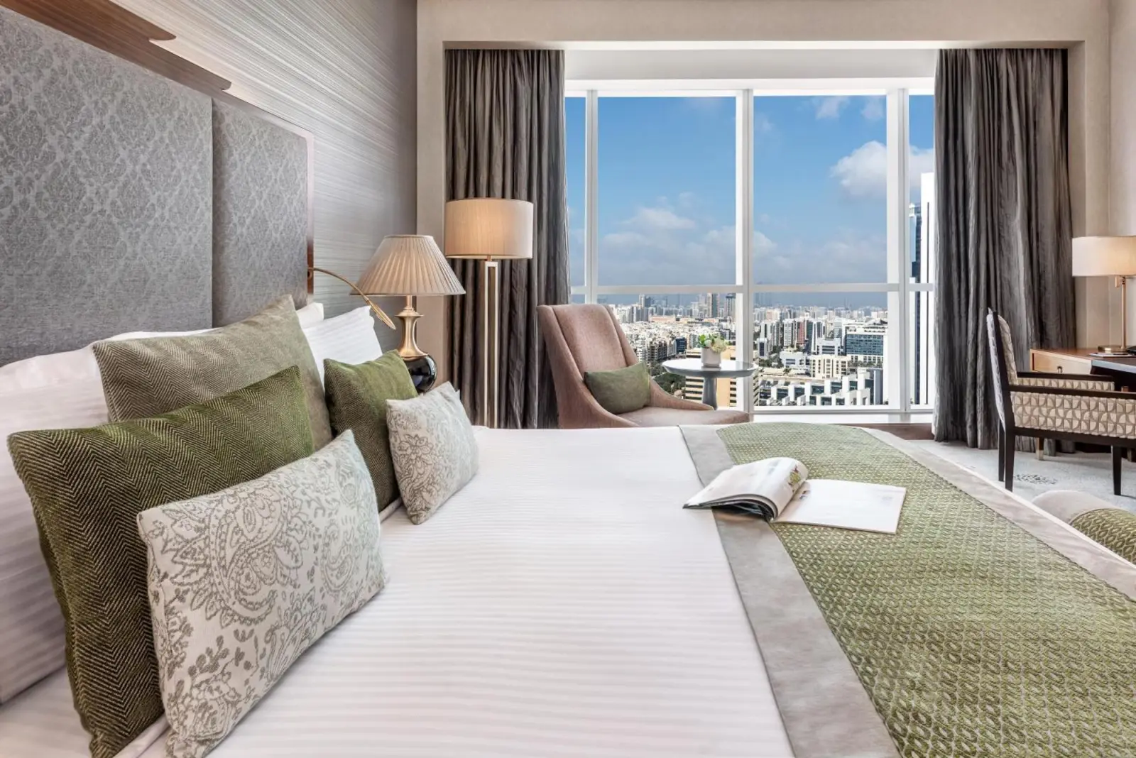 Dusit Thani Abu Dhabi room interior