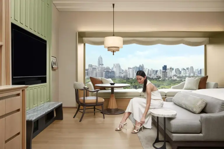 Zona de vestidor en Dusit Thani Bangkok con vistas