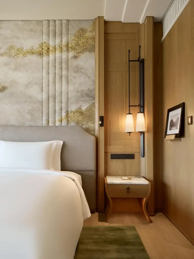 Elegante cama y decoración de Dusit Thani Bangkok