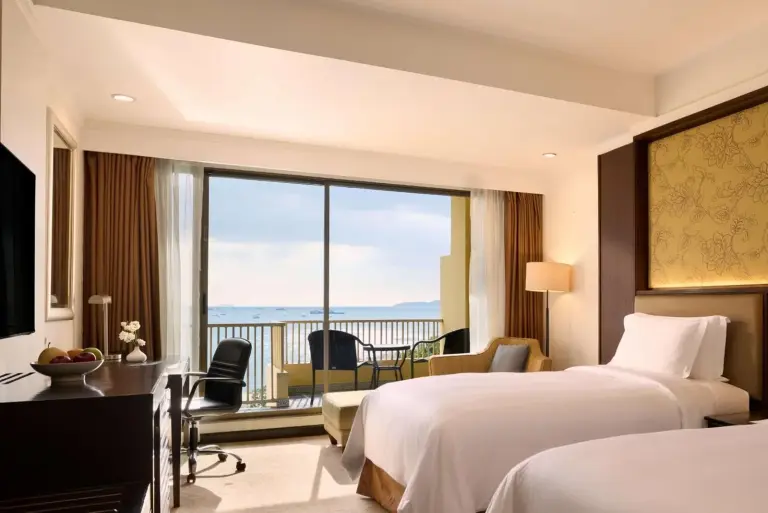 Chambre deluxe du Dusit Thani Pattaya avec lits jumeaux