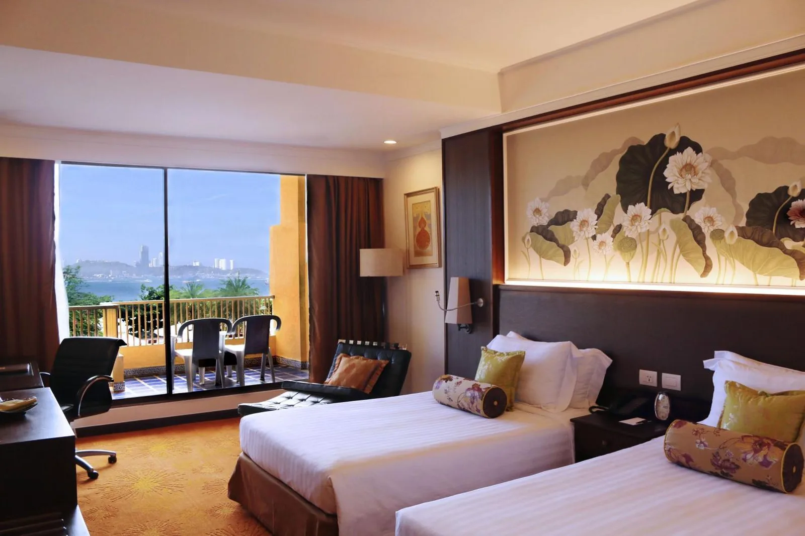 Chambre premium du Dusit Thani Pattaya avec balcon