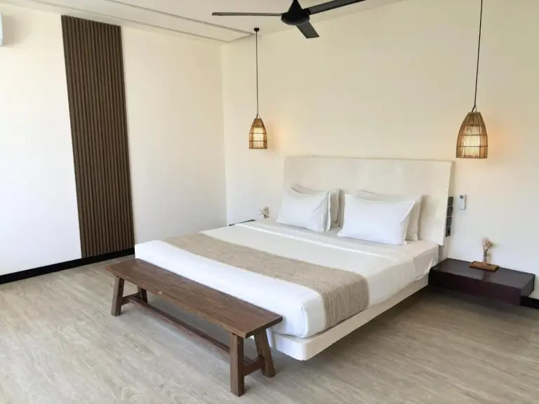 Eden The Residence at The Sea Seminyak Luxus-Schlafzimmer