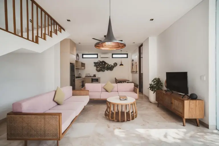 Eight Palms Villa Seminyak by Ini Vie Hospitality – Seminyak, Indonesia hotel – an infinity pool in the backyard of a house at Eight Palms Villa Seminyak by Ini Vie Hospitality in Seminyak