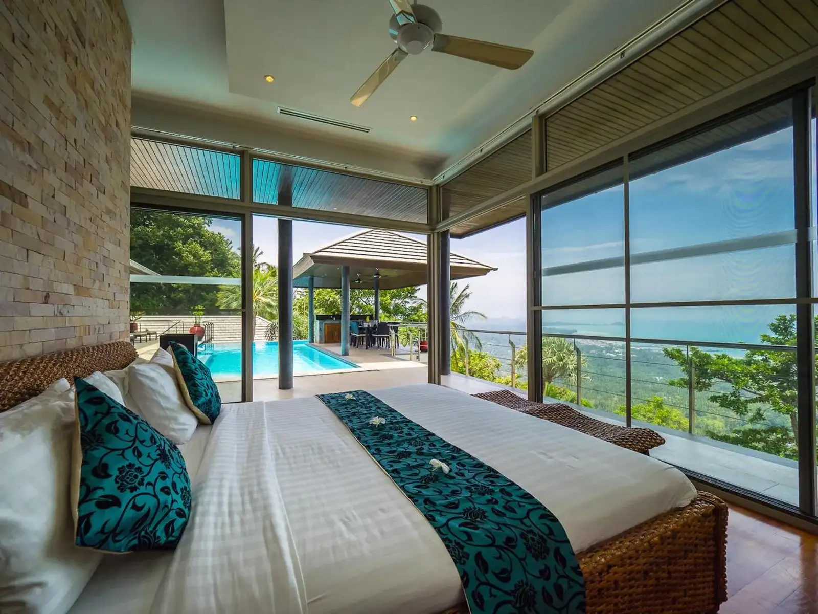 El Cid Villa bedroom overlooking the ocean in Koh Samui