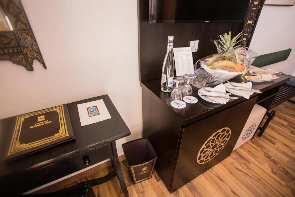 In-room amenities at El Minzah Hotel