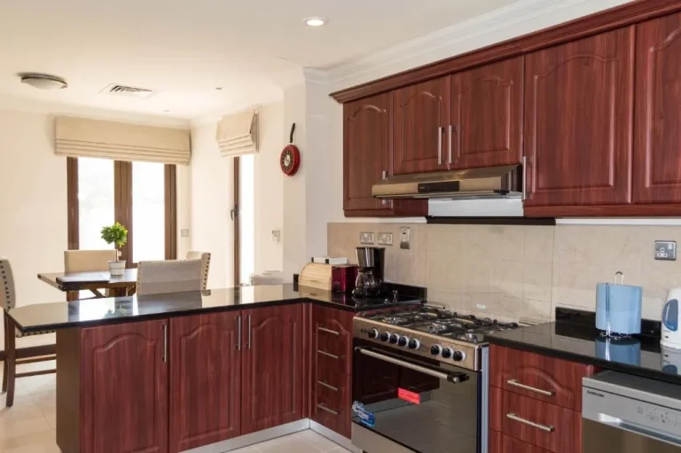 Modern kitchen in Elara & Golf Villas, Park Hyatt Dubai