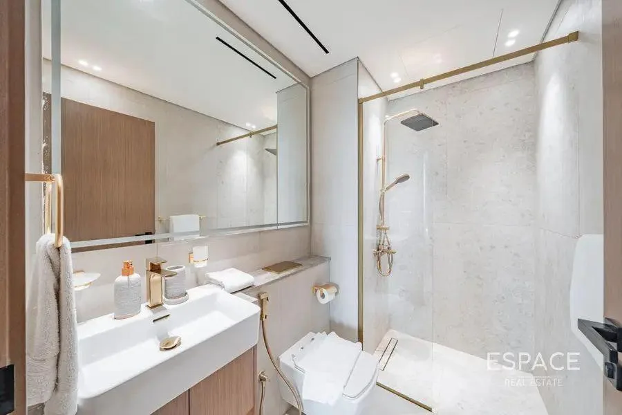 Elegantes 2BR Private Pool Apart At Binghatti Orchid JVC Badezimmer