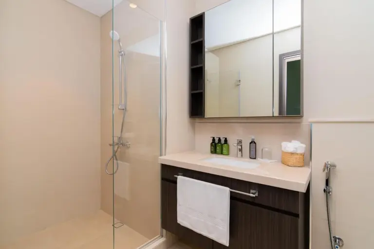 Salle de bains moderne dans Elite Escape Holiday Home