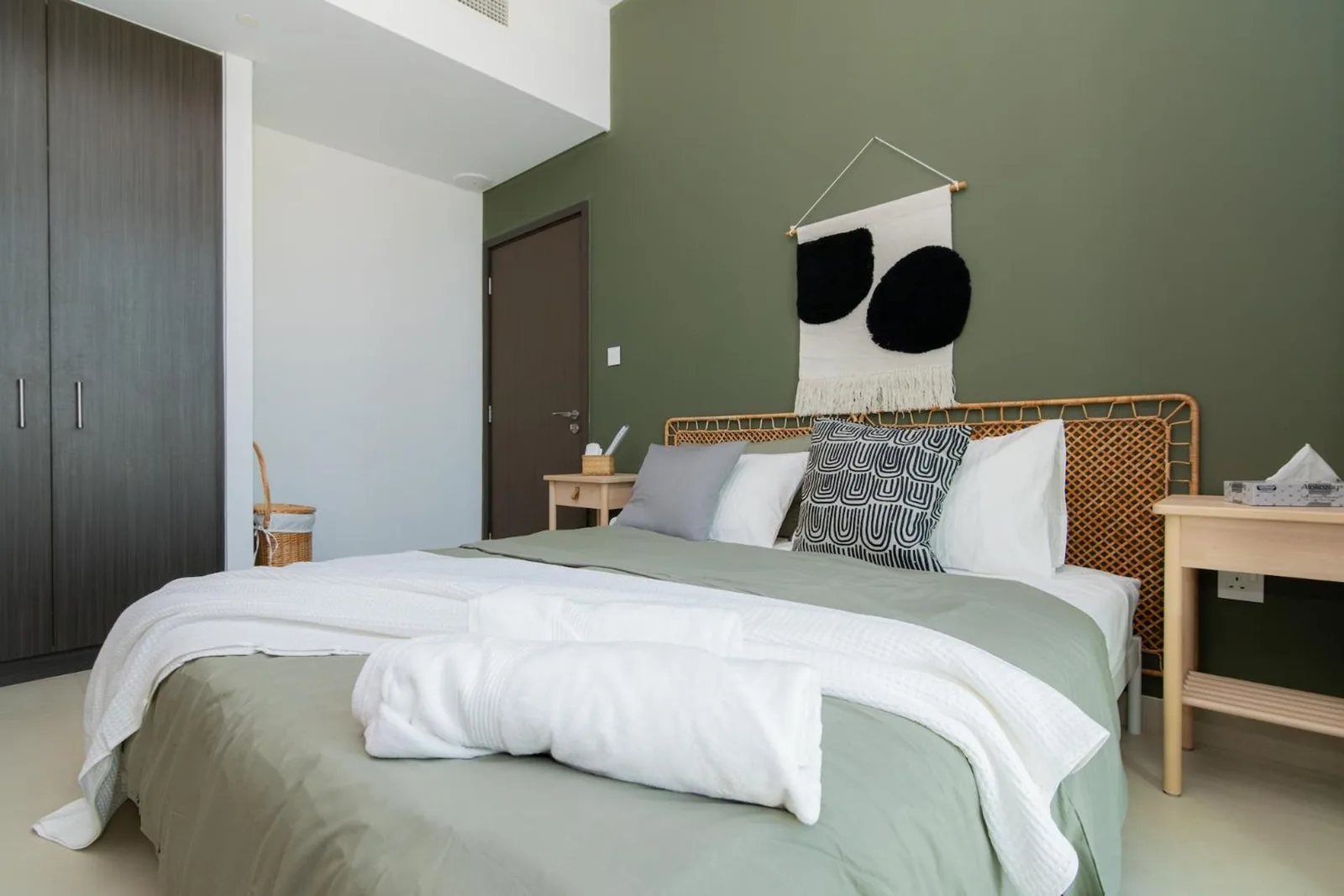 Elite Escape Holiday Home - 2 BHK Getaway with Dubai Mall Access - 1508, in Dubai