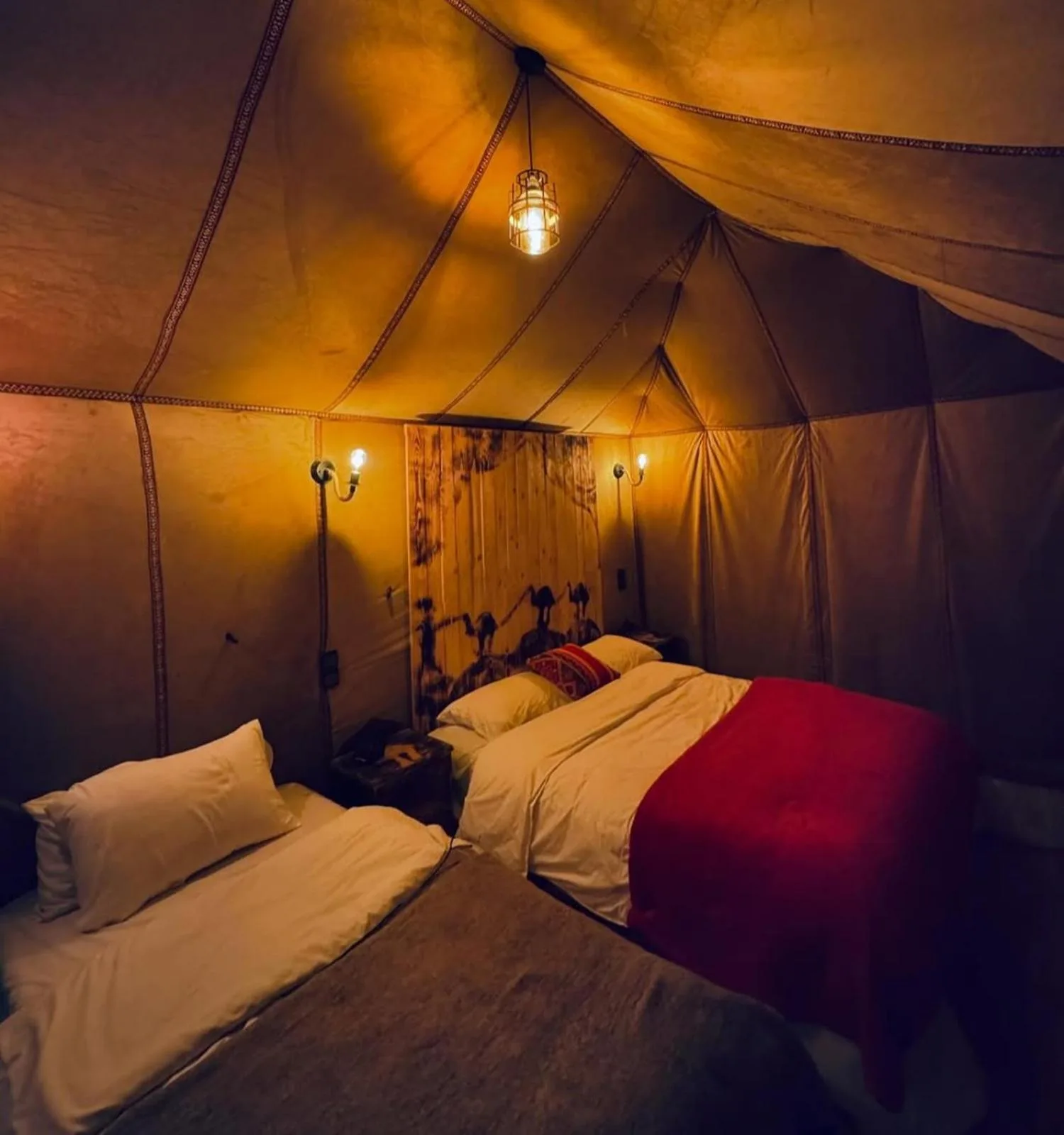 Chambre triple confortable à Elite Merzouga Dunes Camp