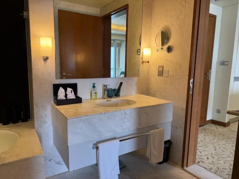 Salle de bain luxueuse à Emaar Residence Fashion Avenue