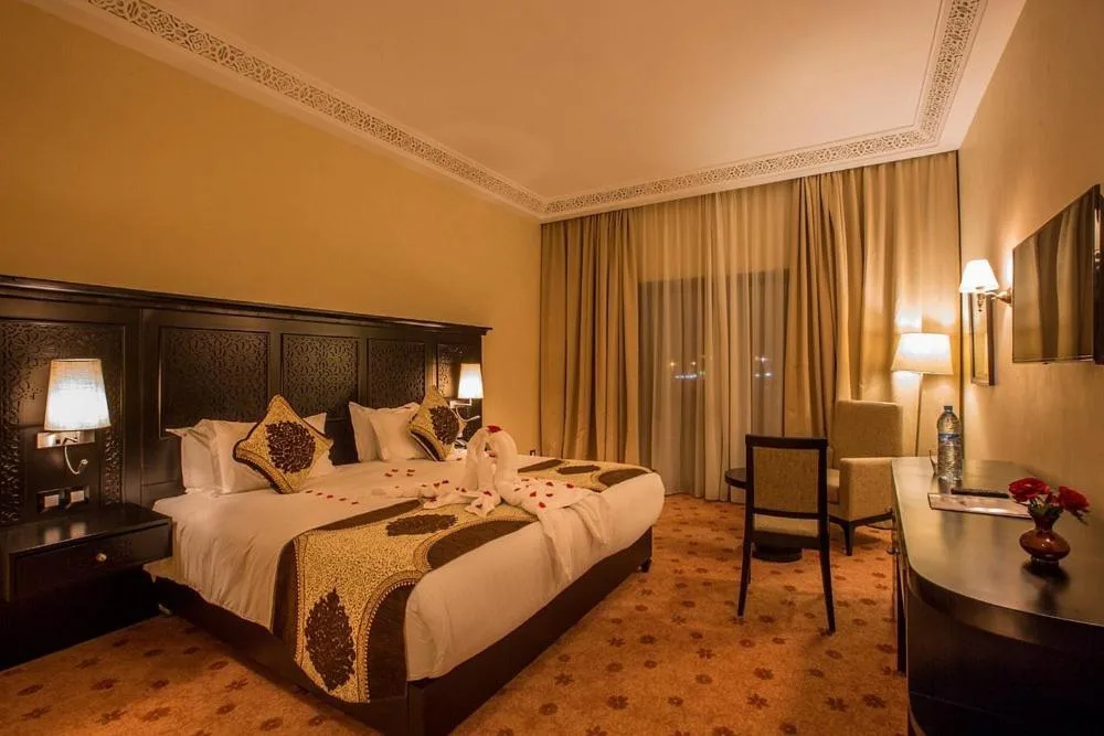 Suite élégante de l'Ennakhil Marrakech Hotel & SPA