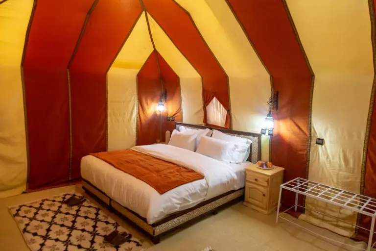 Stilvolle Zeltunterkunft im Erg Chebbi Desert Luxury Camp in Merzouga