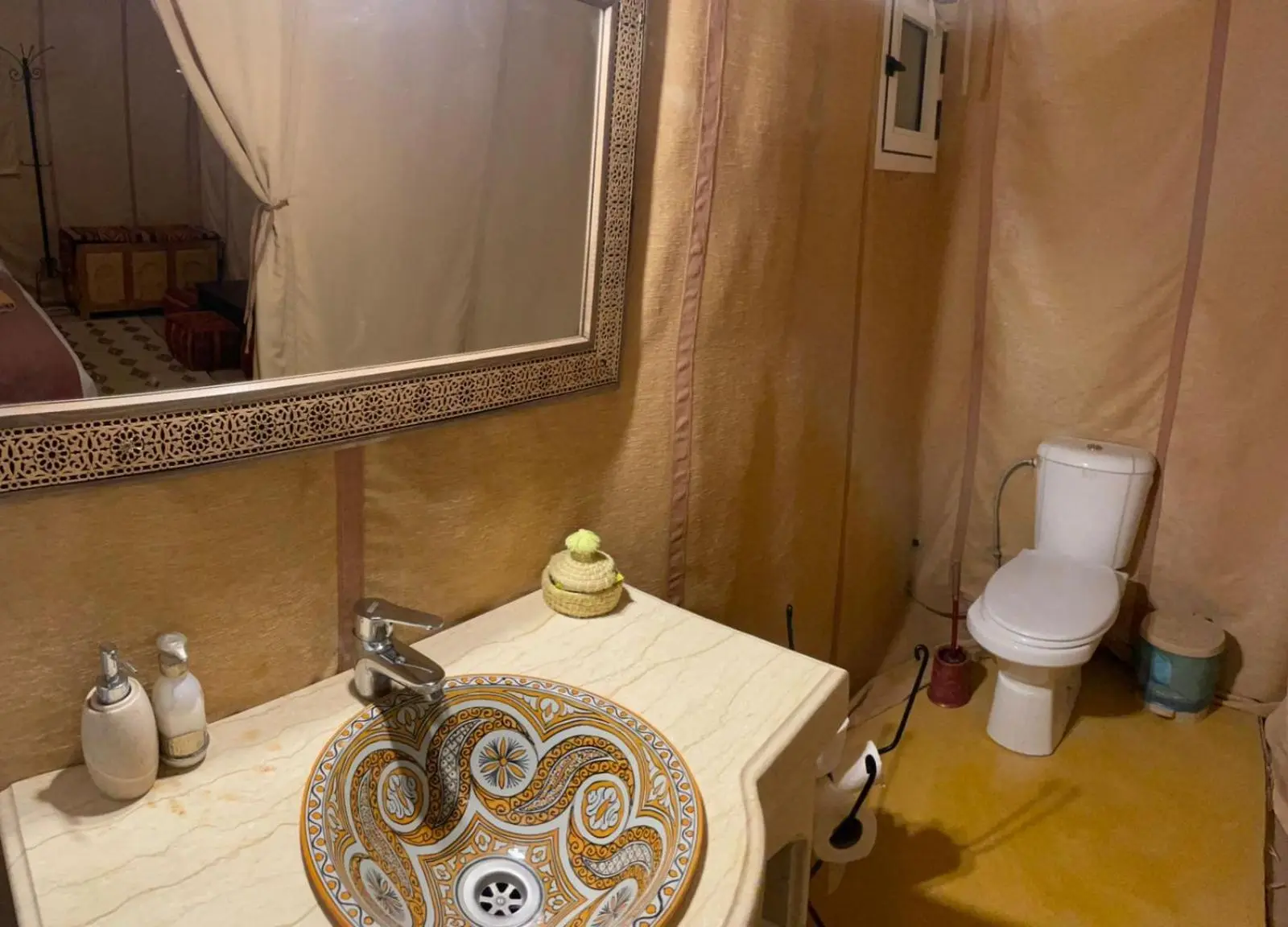 Waschbecken im Erg Chebbi Desert Camp
