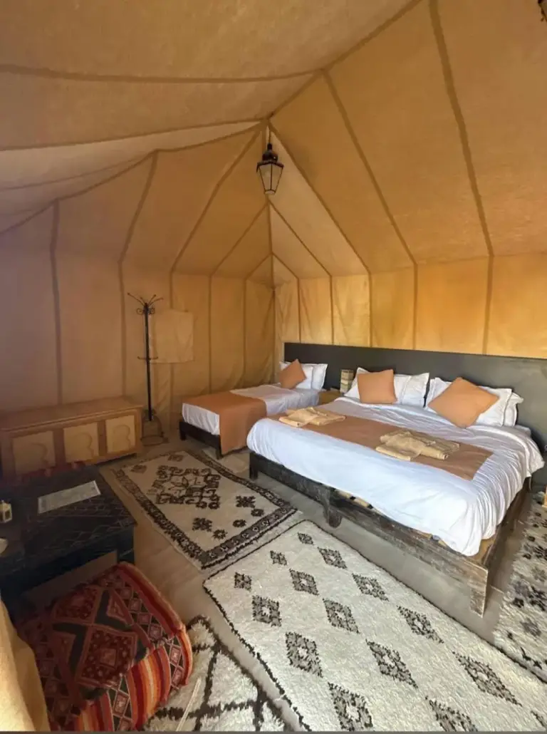 Innenraum des Zeltes im Erg Chebbi Desert Camp