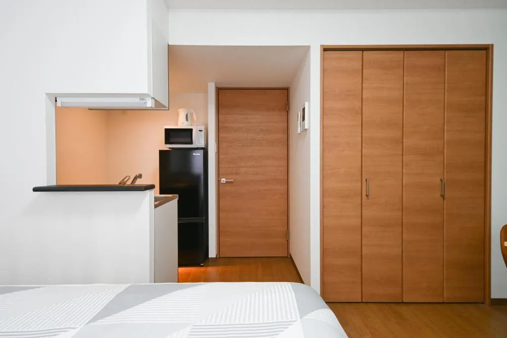 Evergreen Hotel Ichigaya compact room space