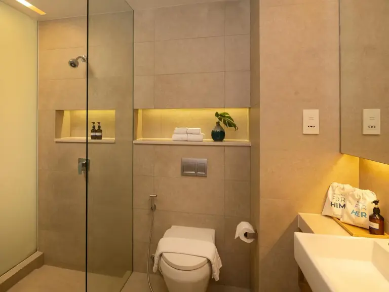 Salle de bains moderne à Explorar Koh Samui - Adults Only Resort and Spa