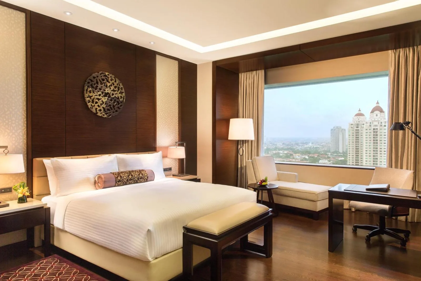 Intérieur d'une chambre premium au Fairmont Jakarta
