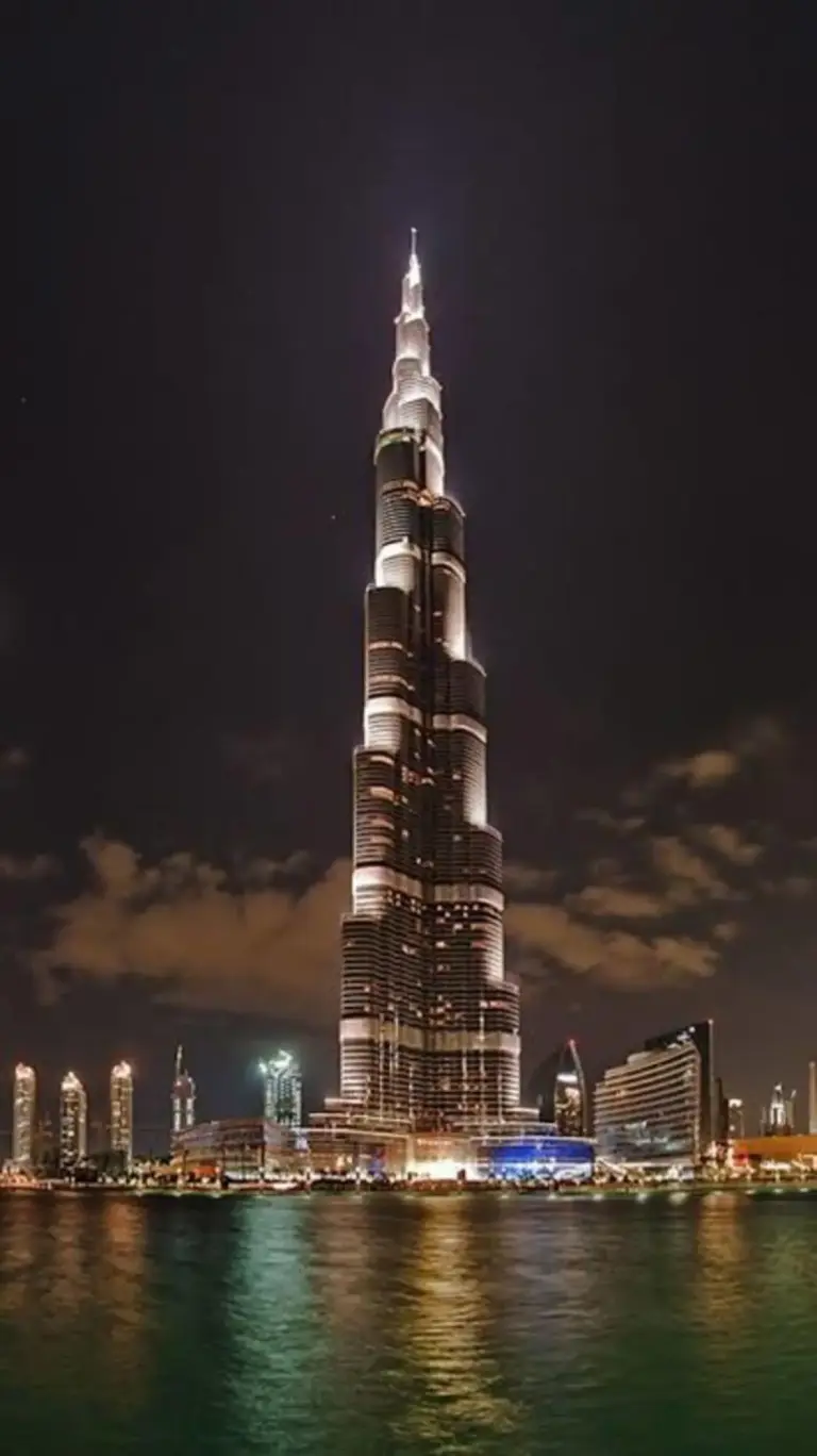 Night view of Burj Khalifa in Dubai
