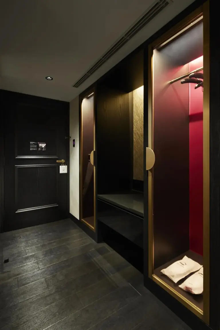 Espace penderie du Fauchon Hotel Kyoto avec rangement