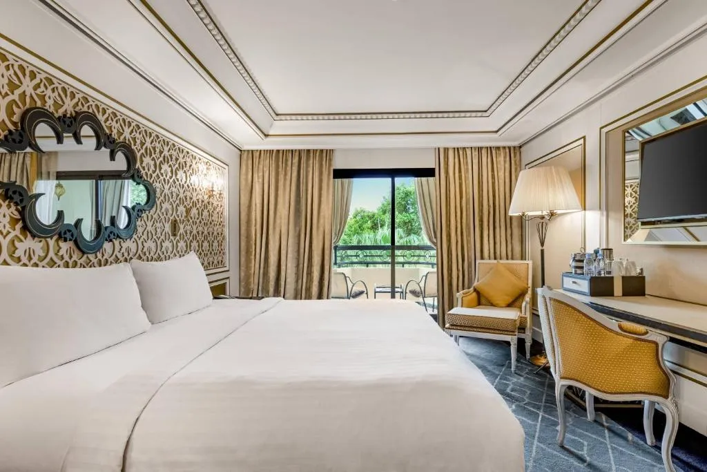 Chambre d'hôtel élégante au Fes Marriott Hotel Jnan Palace