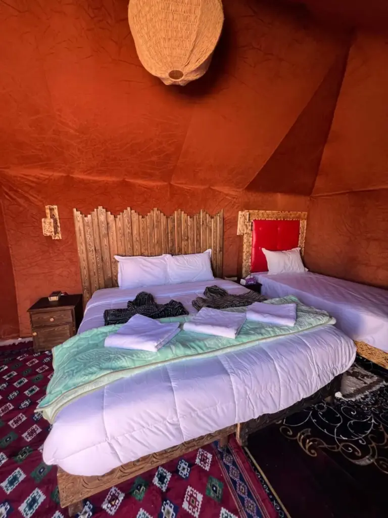 Geräumige Zeltaufteilung im Finest Luxury Camp, Merzouga