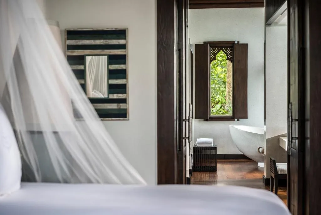 Four Seasons Resort Koh Samui – Koh Samui, Thailand hotel – a bathroom with a white tub and a window at Four Seasons Resort Koh Samui in Mae Nam