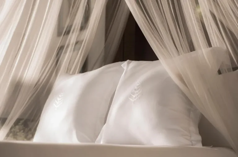 Four Seasons Resort Koh Samui – Koh Samui, Thailand hotel – a white bed with white curtains and pillows at Four Seasons Resort Koh Samui in Mae Nam