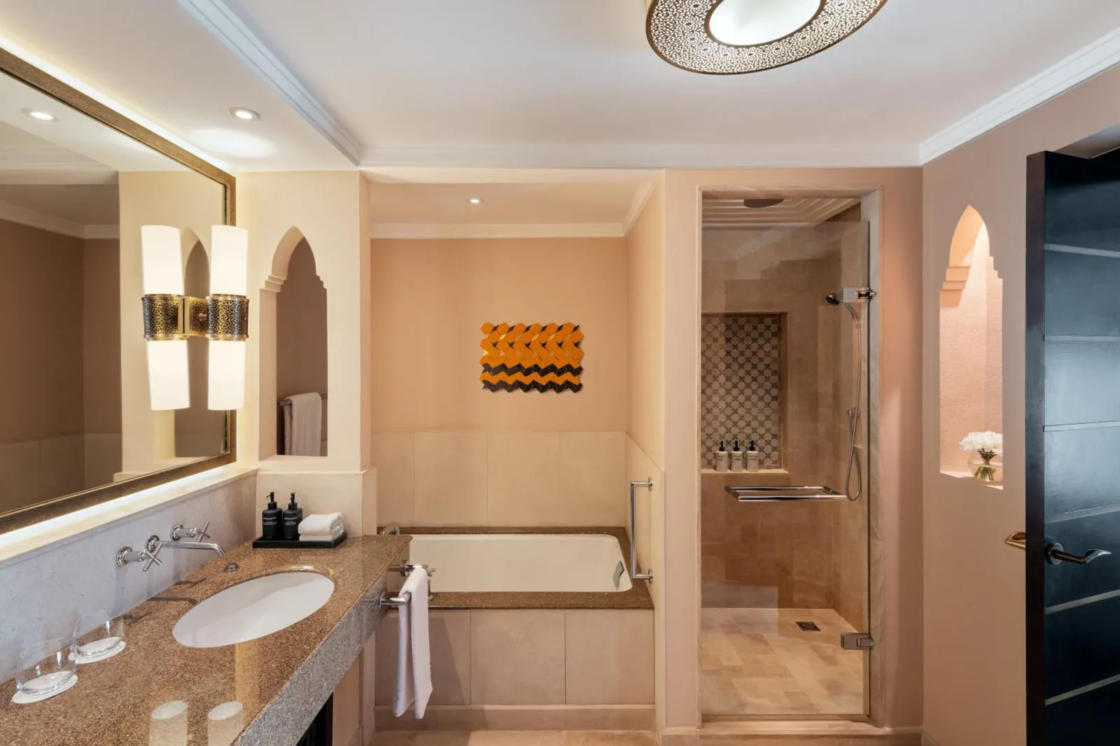 Diseño elegante del baño en Four Seasons Resort Marrakech