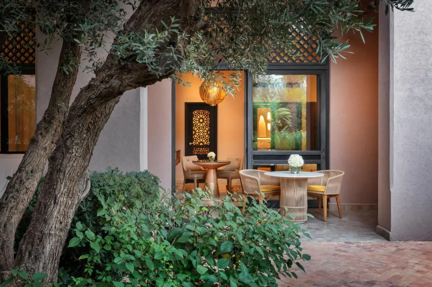 Acogedora zona de asientos al aire libre en Four Seasons Resort Marrakech