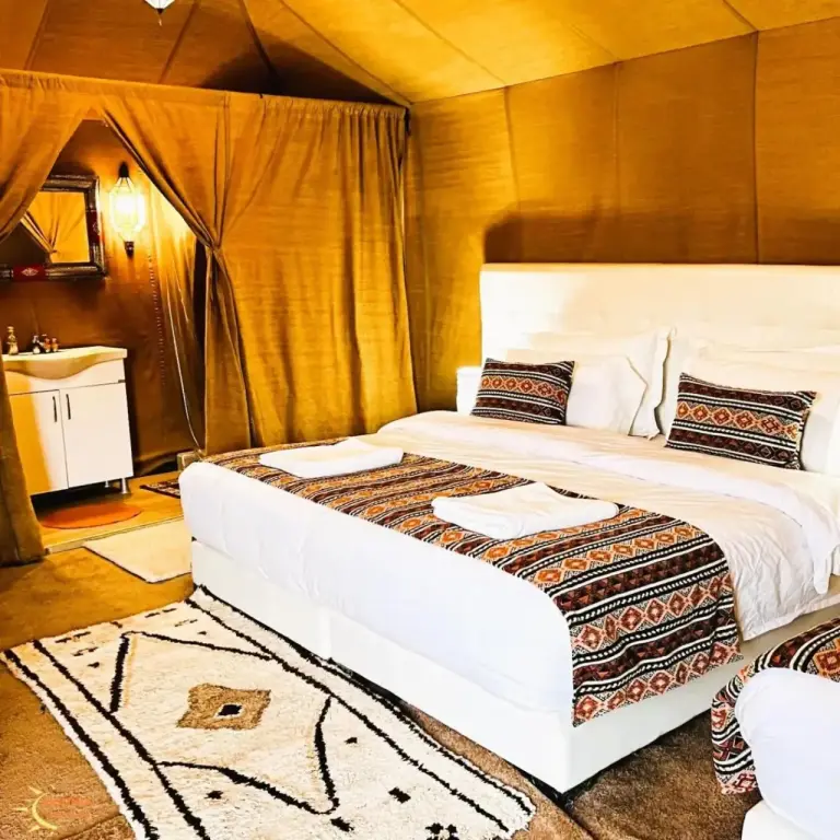 Schlafzimmer im Fox Luxury Desert Camp in Merzouga