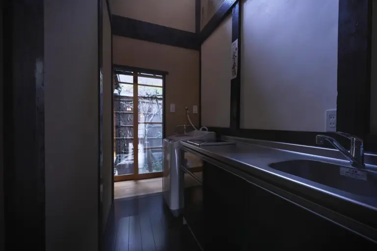 Coin cuisine dans Futaai Kyoto Machiya Private Villa
