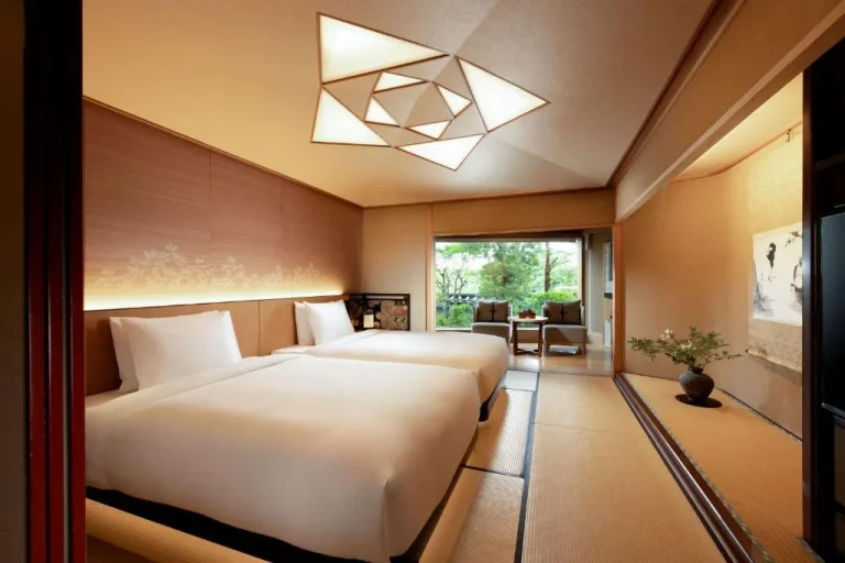 Gajoen Tokyo – hôtel à Tokyo, Japon – deux lits dans une chambre d'hôtel au Gajoen Tokyo à Tokyo