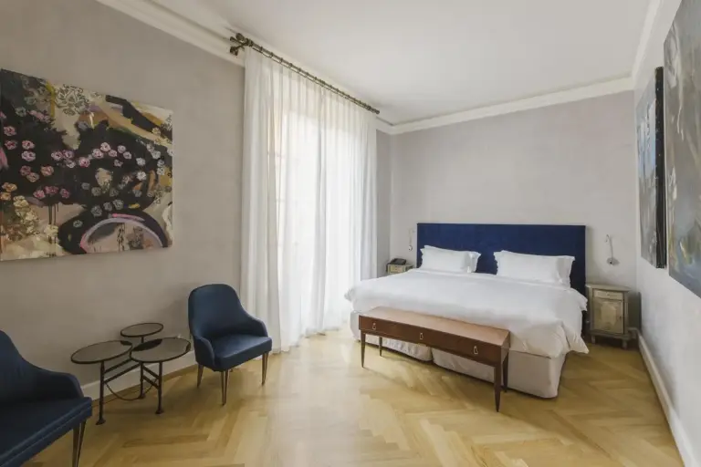 Elegant room at Galleria Vik Milano