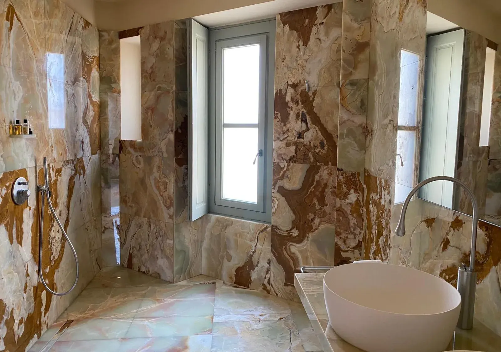Luxury bathroom with marble at Galleria Vik Milano