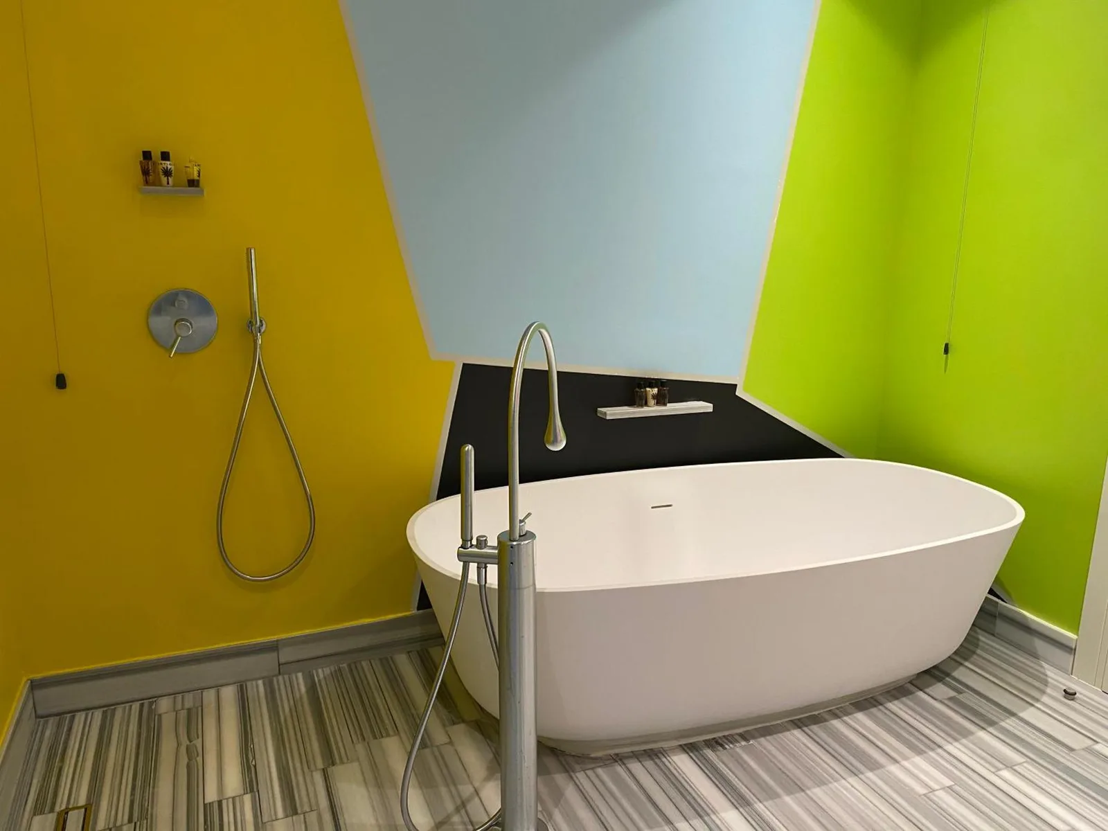 Vibrant bathroom with bathtub at Galleria Vik Milano