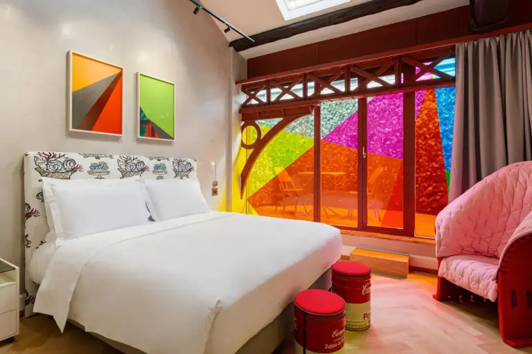 Colorful room at Galleria Vik Milano