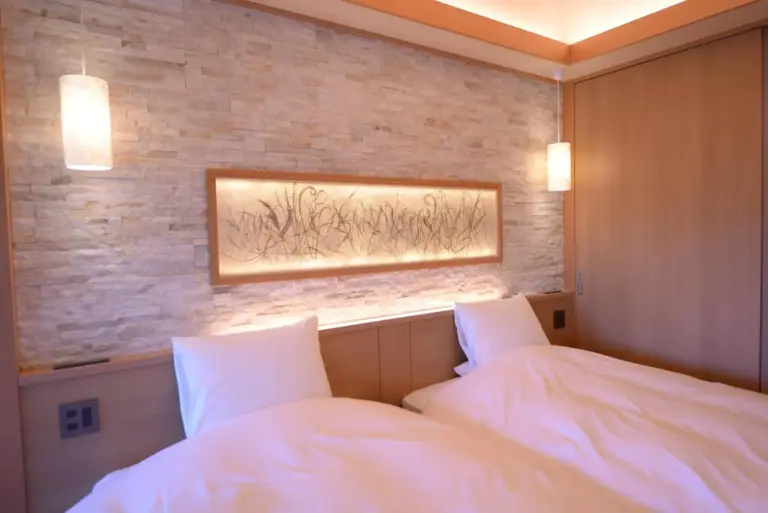 Gen Hakone Gora – Hakone, Japan hotel – a balcony with a view of a mountain at Gen Hakone Gora in Hakone