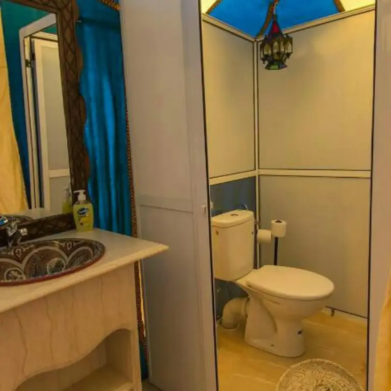 Installations de salle de bain au Glamorous Luxury Camp à Merzouga