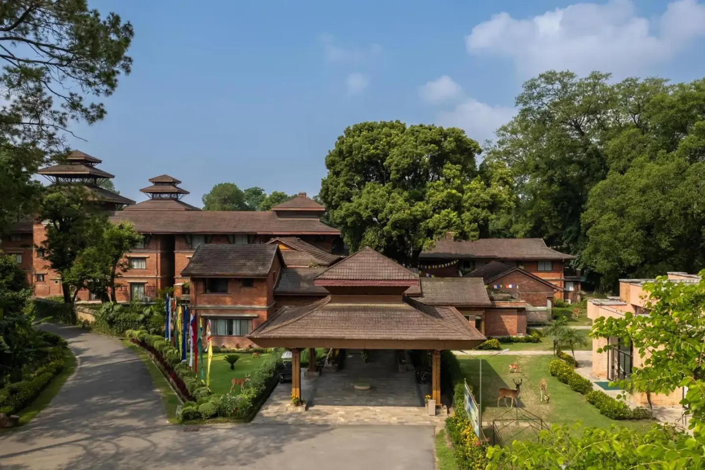 Außenansicht des Gokarna Forest Resort in Kathmandu