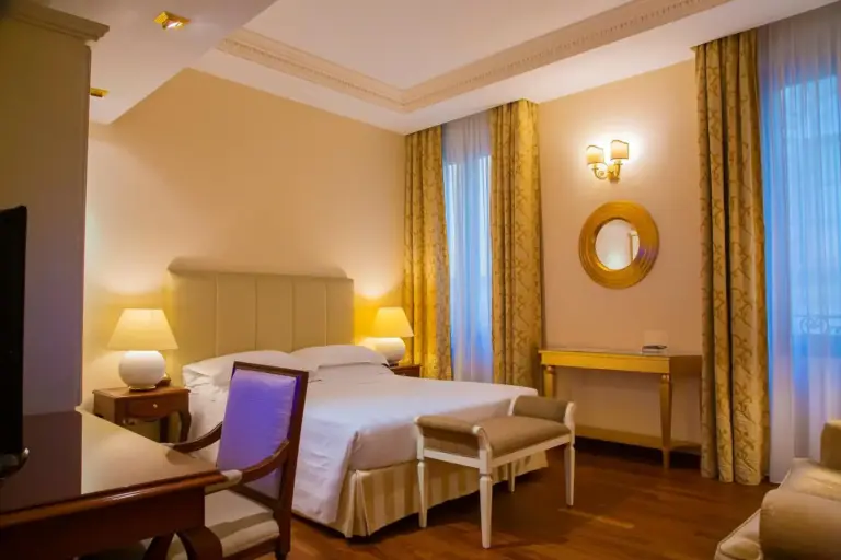Habitación elegante en el Golden Tower Hotel & Spa en Florencia