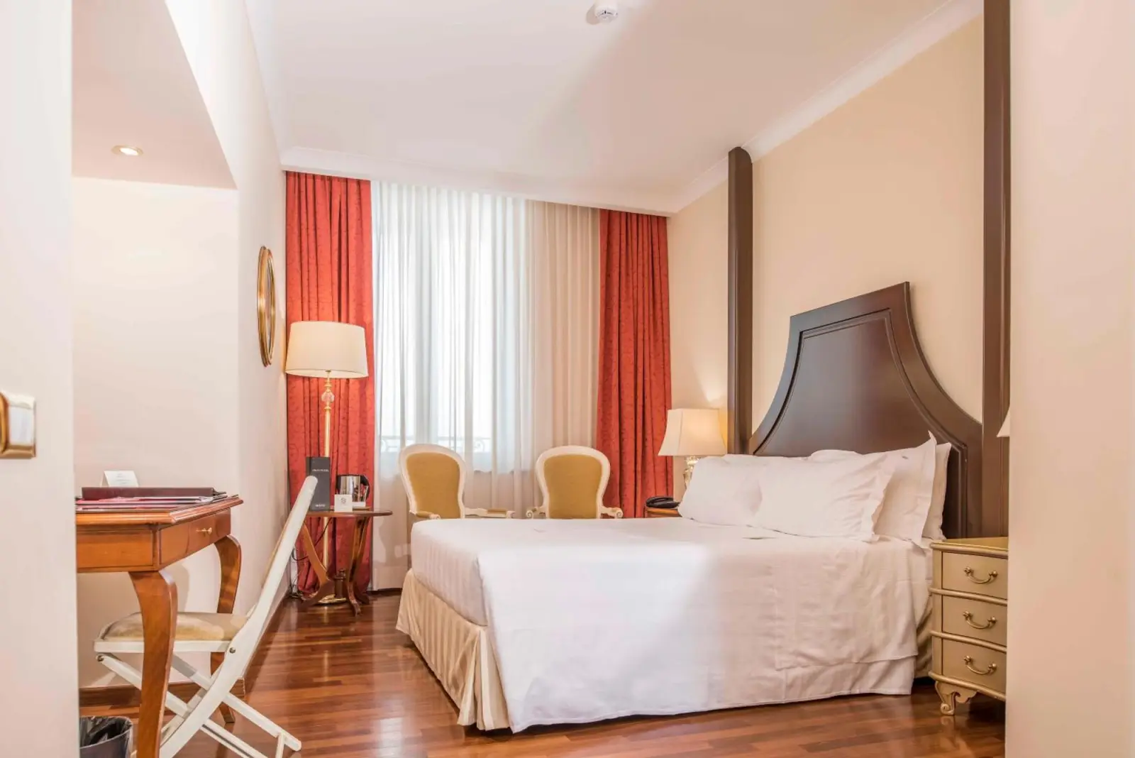 Habitación de huésped en el Golden Tower Hotel & Spa en Florencia