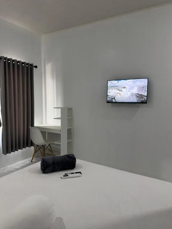 Servicios de habitación en una habitación de Gramada 3 Kesambi Cirebon